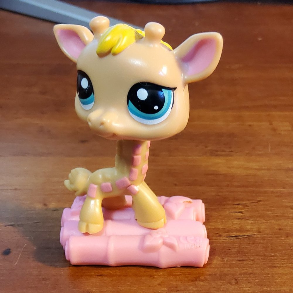 2010 McDonald’s Hasbro Littlest Pet Shop Giraffe